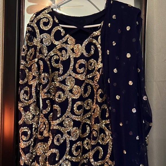 pakistani outfit with shirt and dupatta only - Picture 2 of 2